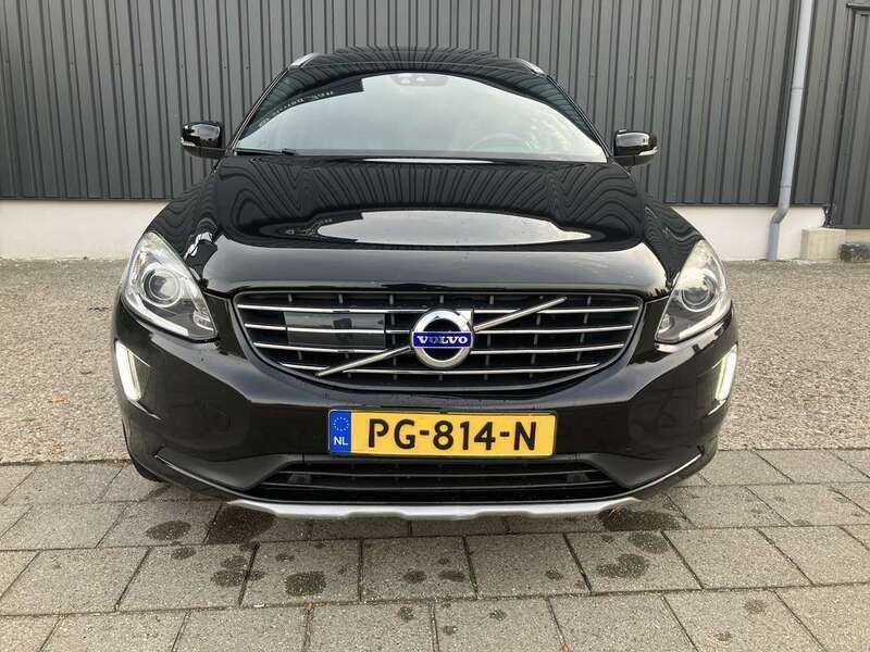 Zwart Gebruikt 2016 Volvo XC60 R-Design SUV | € 16.950 (Iets duurder) - Afbeelding 1/4
