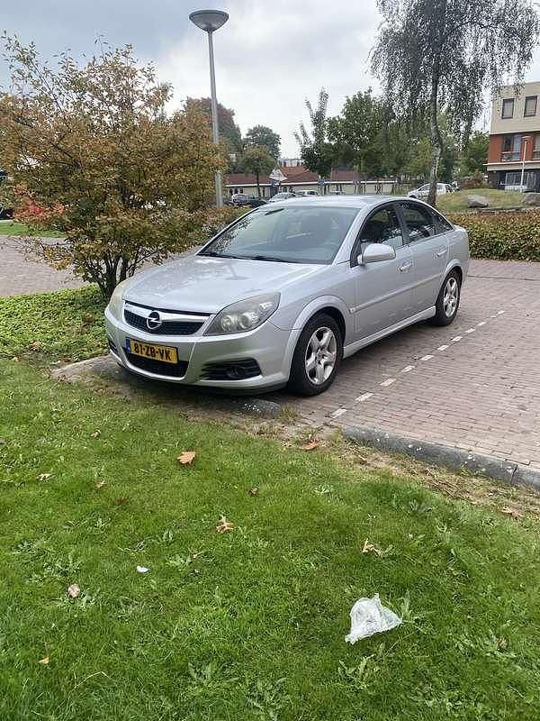 Grijs Gebruikt 2007 Opel Vectra Business Hatchback | € 1.699 (Goede deal) - Afbeelding 1/4