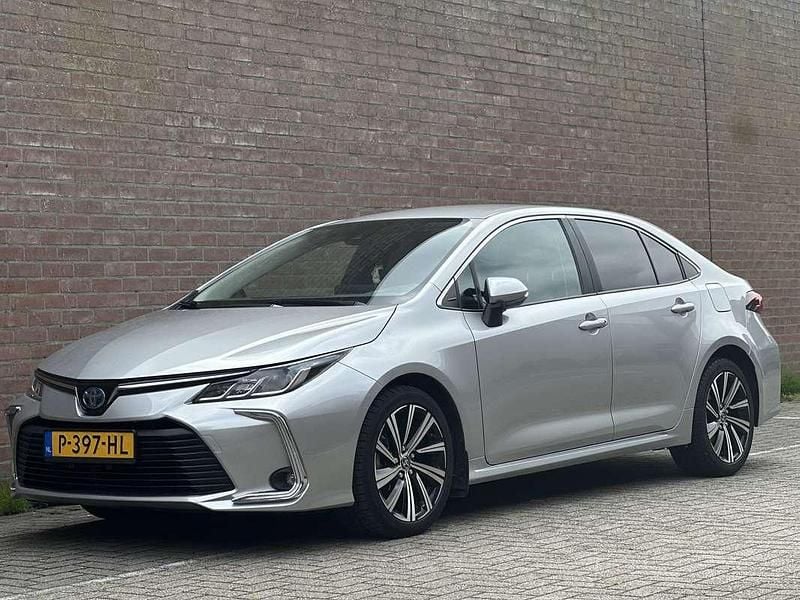 Grijs Gebruikt 2022 Toyota Corolla Sedan | € 19.999 (Eerlijke prijs) - Afbeelding 1/4