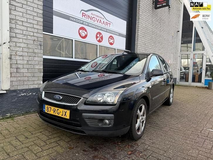 Zwart Gebruikt 2005 Ford Focus Hatchback | € 999 (Eerlijke prijs) - Afbeelding 1/4