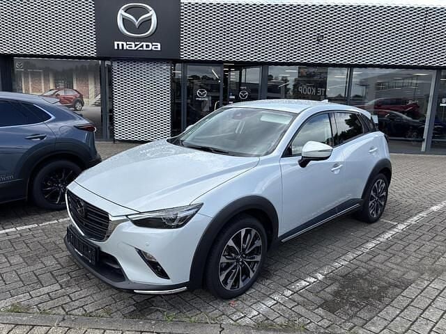 Ceramic metallic (47a) (licht wit) Gebruikt 2021 Mazda CX-3 SUV | € 25.450 (Eerlijke prijs) - Afbeelding 1/3
