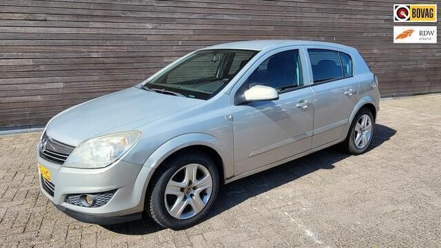 Grijs Gebruikt 2007 Opel Astra Hatchback | € 1.450 (Eerlijke prijs) - Afbeelding 1/4