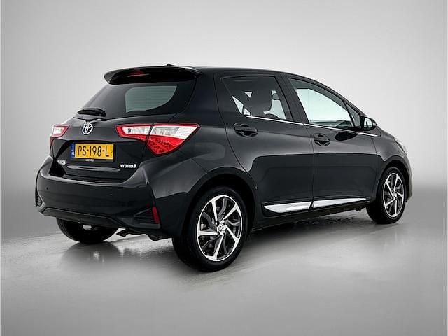 Occasion Toyota Yaris Hybrid Premium 99 PK (72 kW) 2017 Zwart Hatchback
