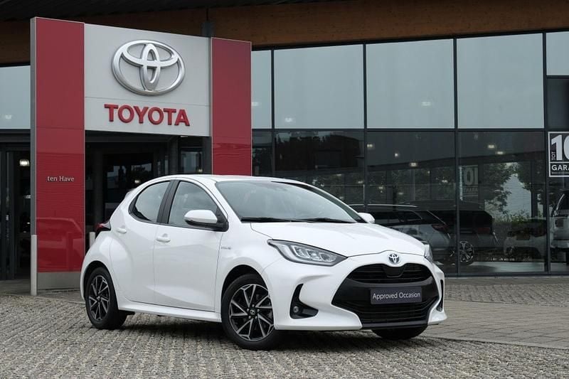 Wit Gebruikt 2021 Toyota Yaris Hybrid Hatchback | € 21.499 (Eerlijke prijs) - Afbeelding 1/1