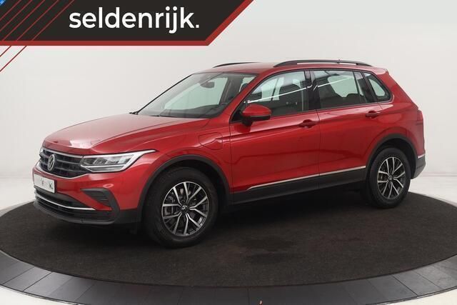 Rood Gebruikt 2021 VW Tiguan Life SUV | € 25.400 (Super prijs) - Afbeelding 1/4