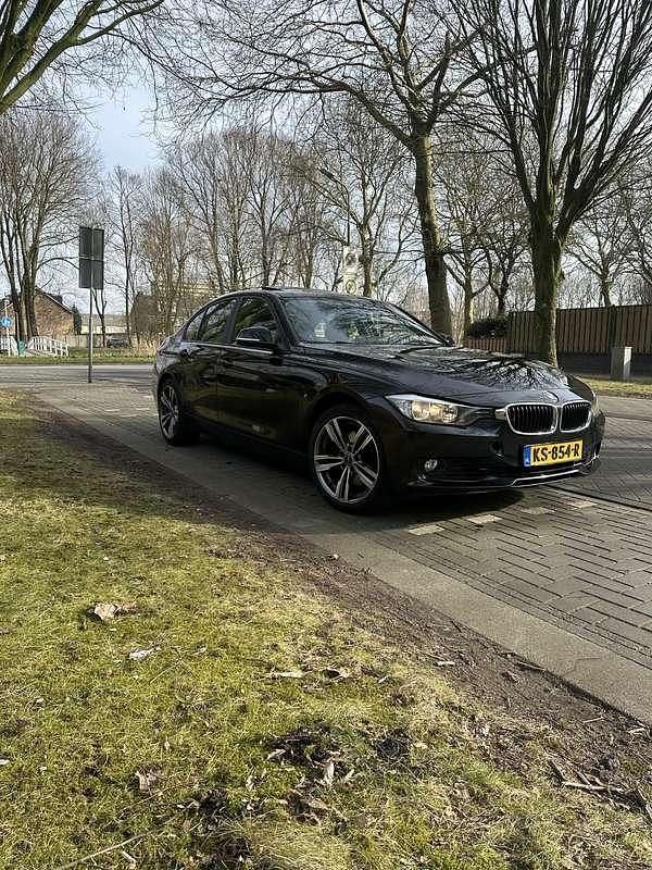 Zwart Occasion 2013 BMW 328 Executive Sedan | € 11.999 (Goede deal) - Afbeelding 1/4
