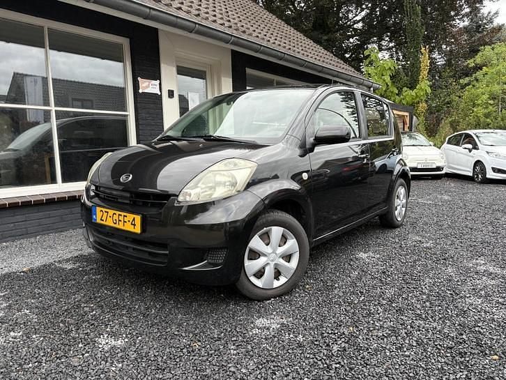 Occasion Daihatsu Sirion 69 PK (50 kW) 2008 Zwart Hatchback