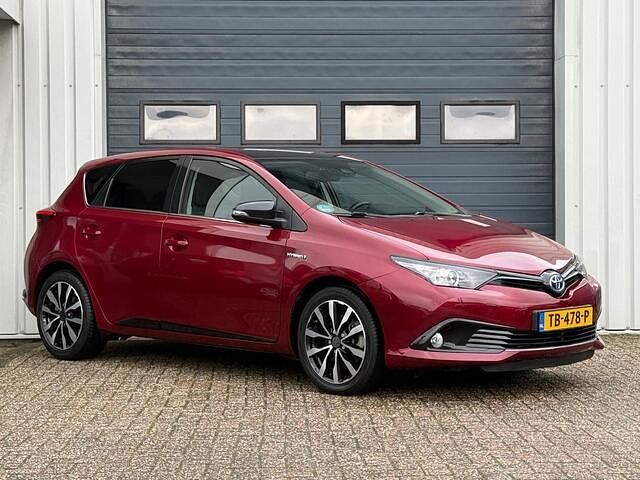 Occasion Toyota Auris Business Edition 99 PK (72 kW) 2018 Rood Hatchback
