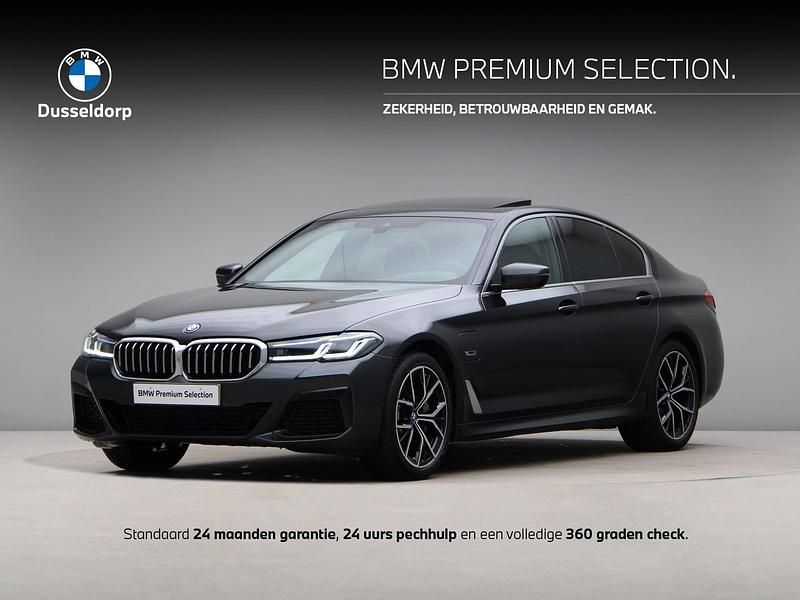 Grijs Occasion 2022 BMW 530e Comfort Edition Sedan | € 39.750 (Iets duurder) - Afbeelding 1/4