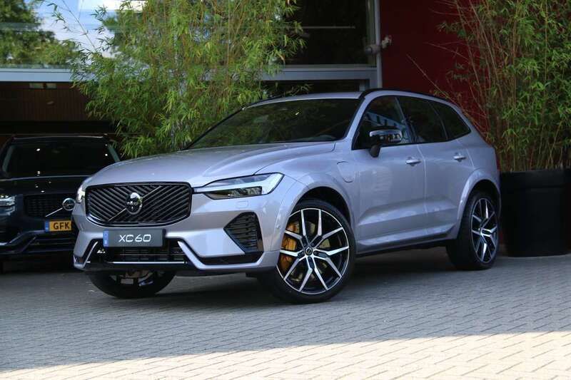 Grijs, metallic lak Nieuw 2025 Volvo XC60 SUV | € 92.024 - Afbeelding 1/4