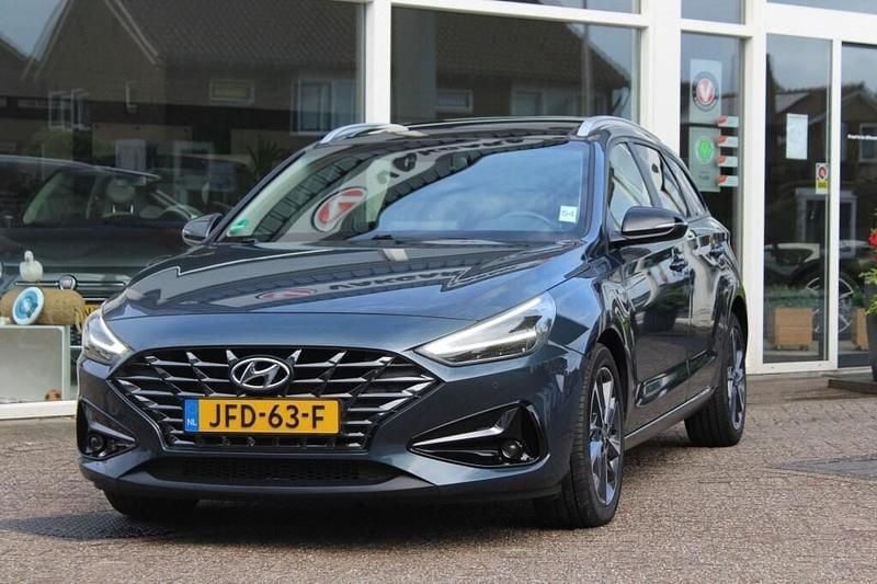 Blauw Gebruikt 2021 Hyundai i30 Premium Stationwagen | € 21.450 (Goede deal) - Afbeelding 1/4
