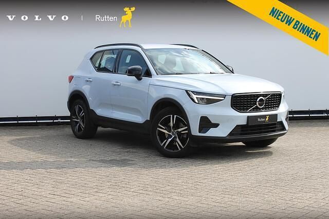 Blauw Occasion 2022 Volvo XC40 Plus SUV | € 44.840 (Duur) - Afbeelding 1/4