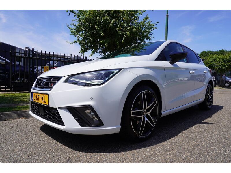 Wit Gebruikt 2020 Seat Ibiza FR Hatchback | € 17.945 (Iets duurder) - Afbeelding 1/4