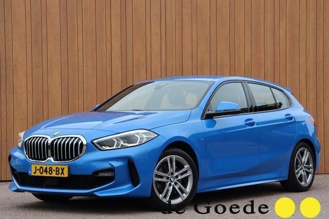 Blauw Gebruikt 2020 BMW 118 Executive Hatchback | € 21.940 (Eerlijke prijs) - Afbeelding 1/4