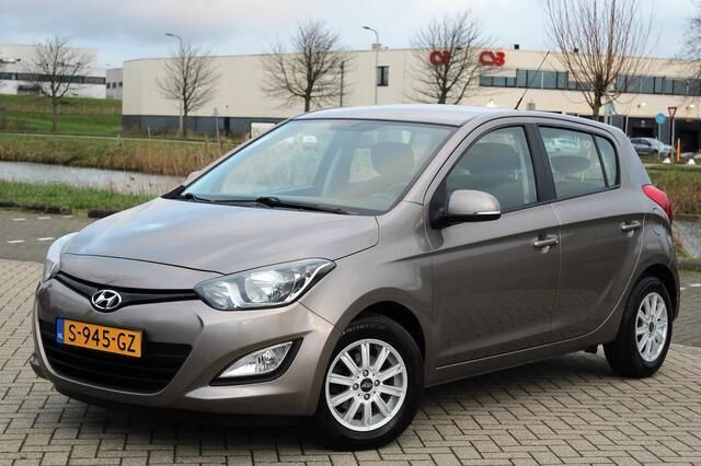 Bruin Gebruikt 2013 Hyundai i20 Hatchback | € 6.999 (Iets duurder) - Afbeelding 1/4