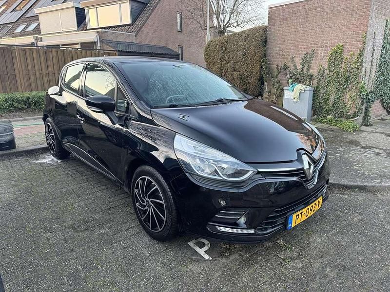 Zwart Occasion 2017 Renault Clio IV Zen Hatchback | € 6.450 (Goede deal) - Afbeelding 1/4