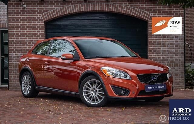 Rood Gebruikt 2012 Volvo C30 Momentum Hatchback | € 14.950 (Eerlijke prijs) - Afbeelding 1/3