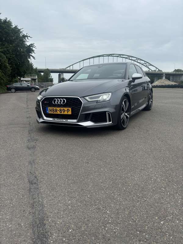 Grijs Gebruikt 2019 Audi RS3 Hatchback | € 38.000 - Afbeelding 1/4