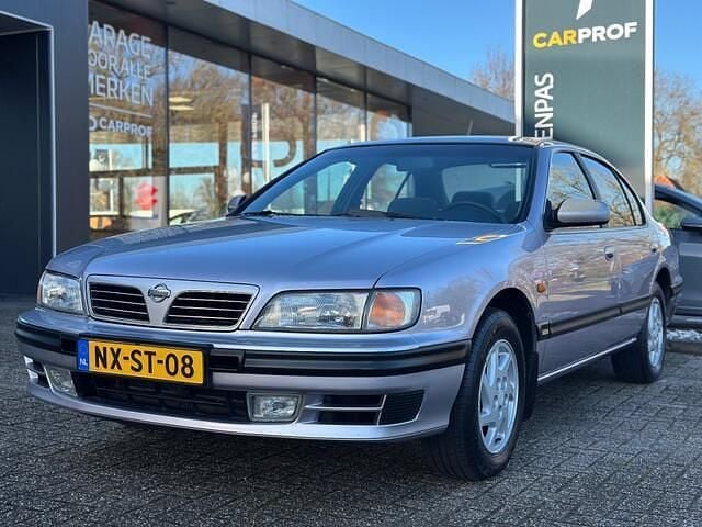 Paars Occasion 1996 Nissan Maxima SE Sedan | € 7.950 - Afbeelding 1/4