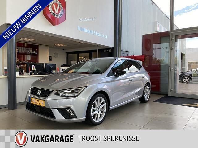 Grijs Gebruikt 2024 Seat Ibiza Business Hatchback | € 23.950 (Eerlijke prijs) - Afbeelding 1/4