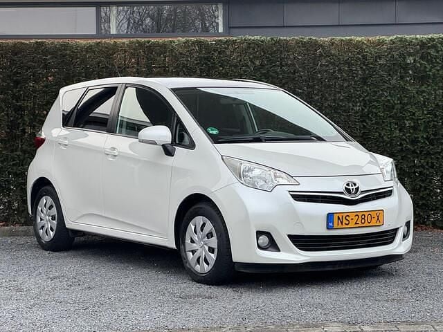 Occasion Toyota Verso-S 99 PK (72 kW) 2012 Wit MPV
