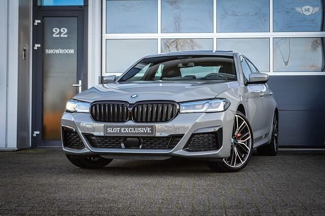 Grijs (metallic) Occasion 2023 BMW 530e Executive Sedan | € 47.950 (Eerlijke prijs) - Afbeelding 1/4