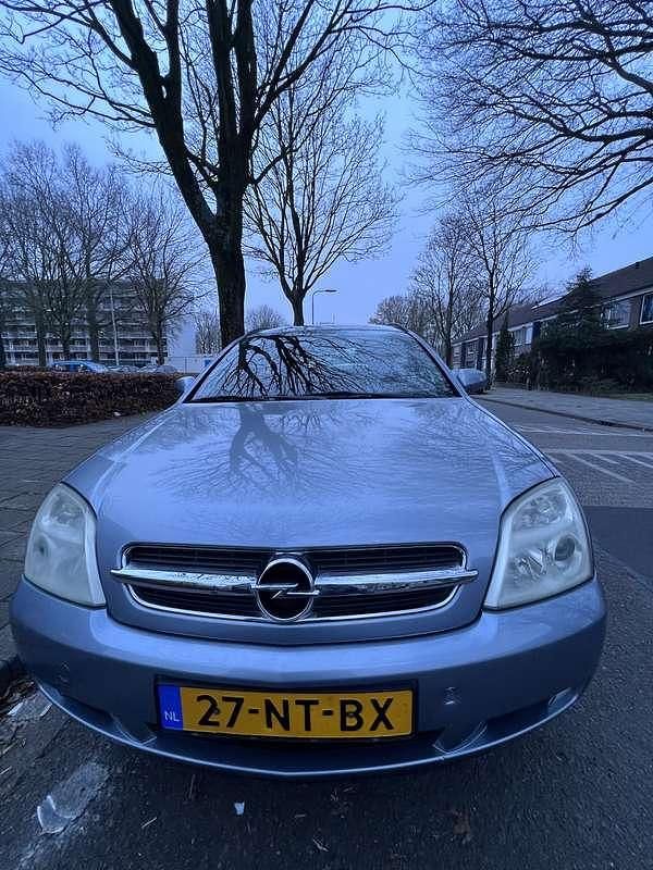Occasion 2004 Opel Vectra Comfort Stationwagen | € 1.850 (Iets duurder) - Afbeelding 1/4