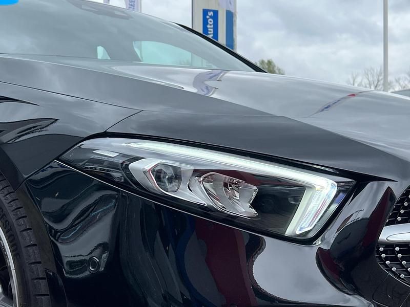 Occasion Mercedes A200 AMG line 165 PK (121 kW) 2021 Zwart Hatchback