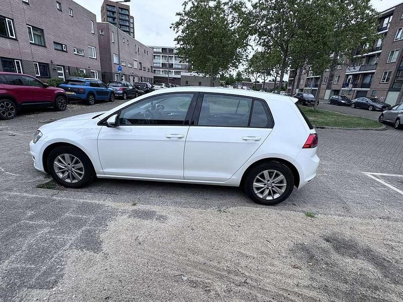 Gebruikt 2015 VW Golf VII Comfortline Sedan | € 11.500 (Eerlijke prijs) - Afbeelding 1/4