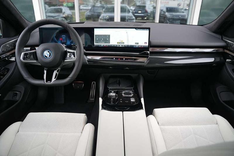 Occasion BMW 550e M Sport 489 PK (359 kW) 2025 Grijs Stationwagen