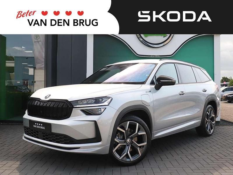 Grijs Nieuw 2025 Skoda Kodiaq SportLine SUV | € 54.900 (Goede deal) - Afbeelding 1/4