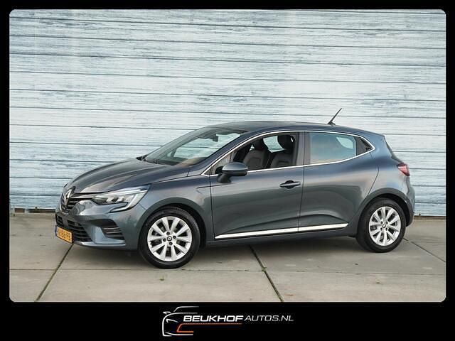 Grijs (metallic) Gebruikt 2021 Renault Clio V Intens Hatchback | € 12.450 (Eerlijke prijs) - Afbeelding 1/4