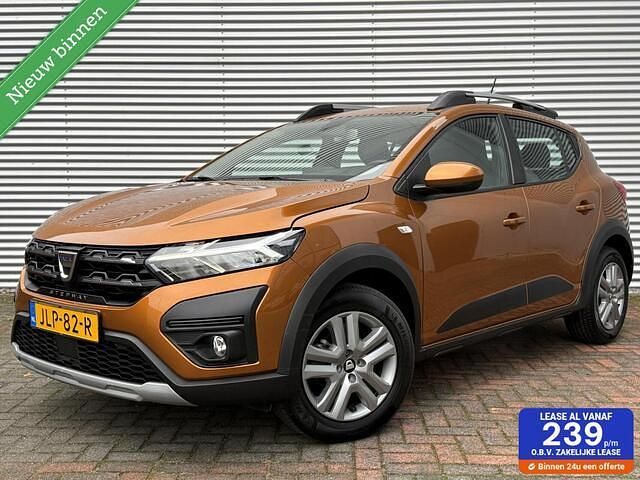Oranje (metallic) Gebruikt 2021 Dacia Sandero Stepway Hatchback | € 13.950 (Eerlijke prijs) - Afbeelding 1/4