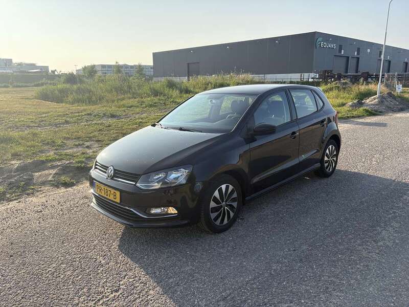 Zwart Gebruikt 2017 VW Polo Hatchback | € 9.100 (Super prijs) - Afbeelding 1/4