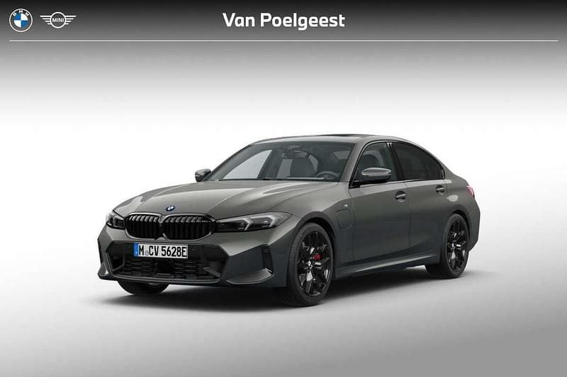 Grijs Nieuw 2025 BMW 330e M Sport Sedan | € 77.664 (Duur) - Afbeelding 1/4