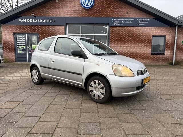 Grijs Occasion 2000 Toyota Yaris Sol Hatchback | € 650 (Goede deal) - Afbeelding 1/4