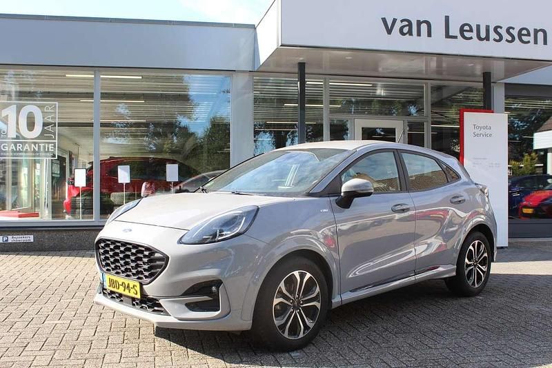 Grijs Gebruikt 2023 Ford Puma ST-Line SUV | € 18.390 (Eerlijke prijs) - Afbeelding 1/4