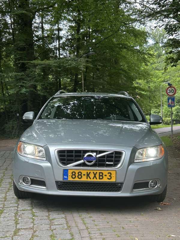Grijs Gebruikt 2010 Volvo V70 Summum Stationwagen | € 17.775 (Eerlijke prijs) - Afbeelding 1/4