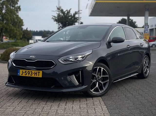 Grijs Gebruikt 2020 Kia ProCeed GT-Line Hatchback | € 22.900 (Eerlijke prijs) - Afbeelding 1/4