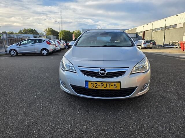 Grijs Gebruikt 2011 Opel Astra Edition Stationwagen | € 2.999 (Eerlijke prijs) - Afbeelding 1/4