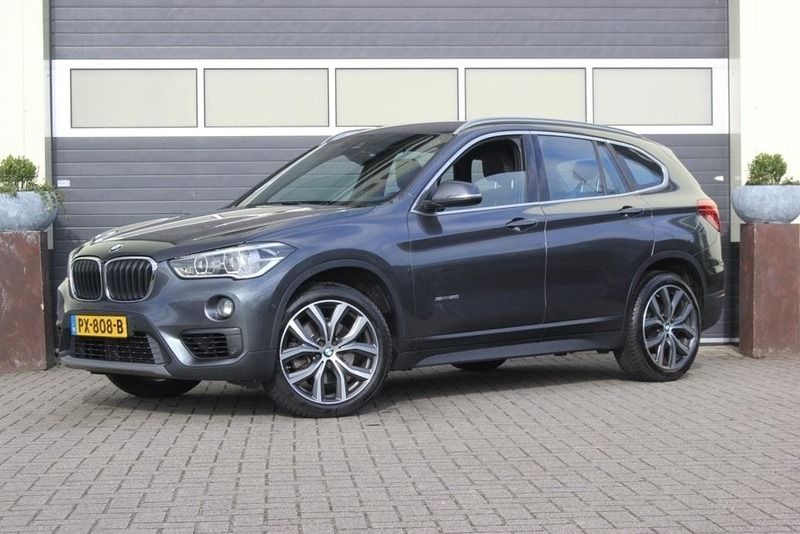 Grijs Gebruikt 2017 BMW X1 Executive SUV | € 22.400 (Eerlijke prijs) - Afbeelding 1/4