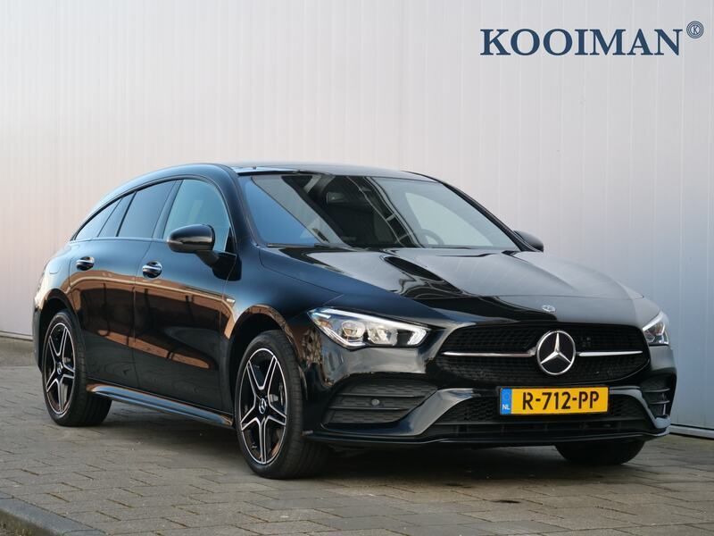 Zwart Gebruikt 2022 Mercedes CLA250 AMG line Sedan | € 34.345 (Eerlijke prijs) - Afbeelding 1/4