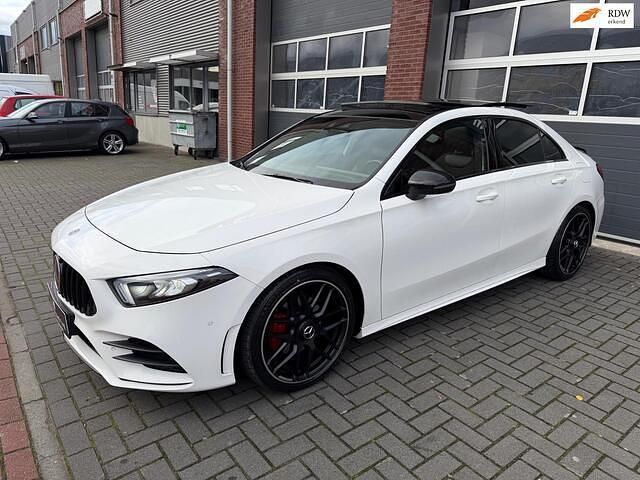 Wit Gebruikt 2019 Mercedes A200 AMG Sedan | € 27.950 (Duur) - Afbeelding 1/4