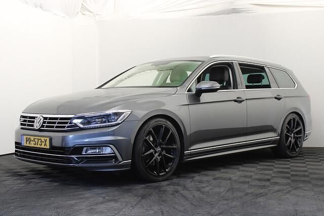 Grijs Gebruikt 2017 VW Passat Highline Stationwagen | € 14.999 - Afbeelding 1/4