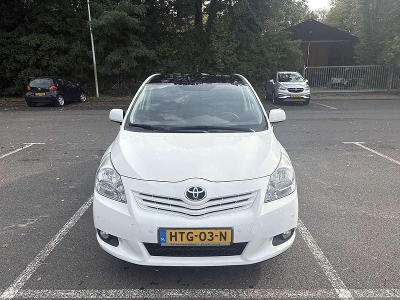 Wit Occasion 2012 Toyota Verso MPV | € 12.500 (Duur) - Afbeelding 1/4