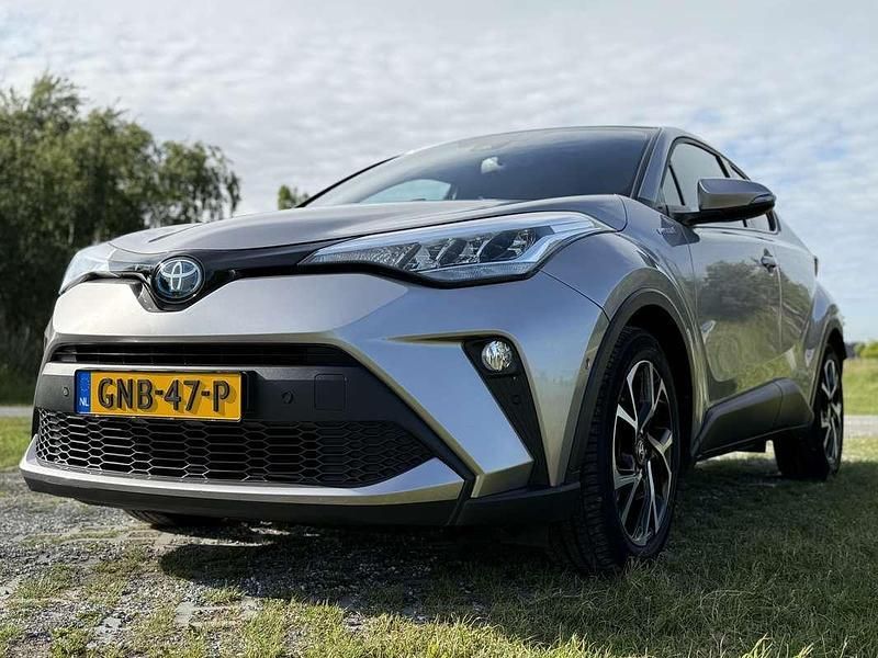 Zilver Gebruikt 2021 Toyota C-HR Team SUV | € 27.250 (Duur) - Afbeelding 1/4