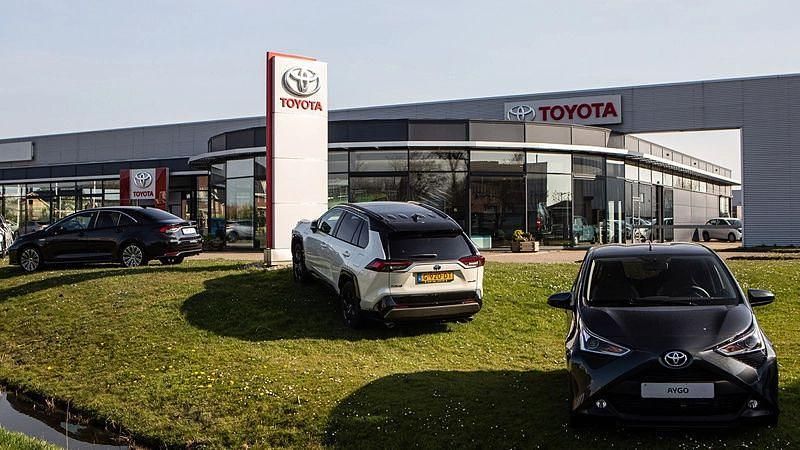 Occasion Toyota Yaris Hybrid 101 PK (74 kW) 2018 Blauw Hatchback