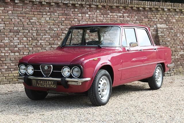 Rood Gebruikt 1975 Alfa Romeo Giulia 1300 Super Sedan | € 23.750 - Afbeelding 1/4