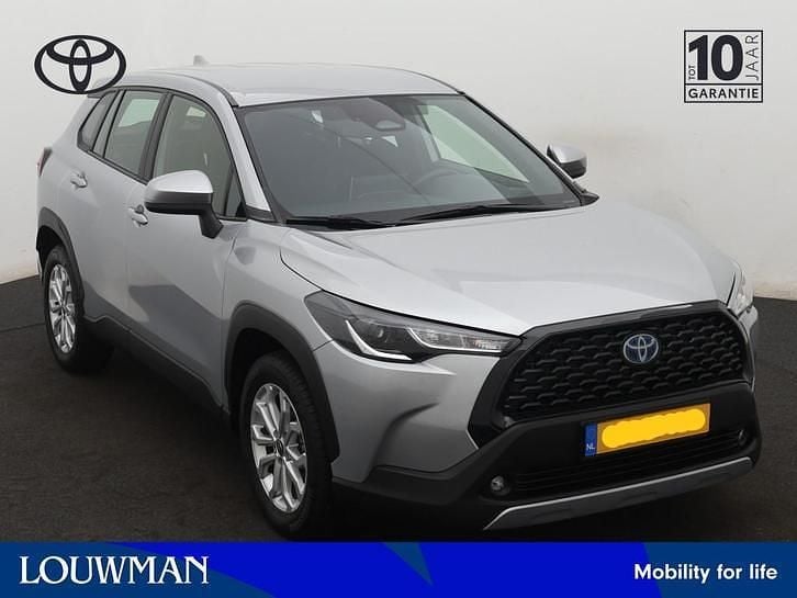 Zilver Occasion 2025 Toyota Corolla Cross Active SUV | € 39.600 (Iets duurder) - Afbeelding 1/4