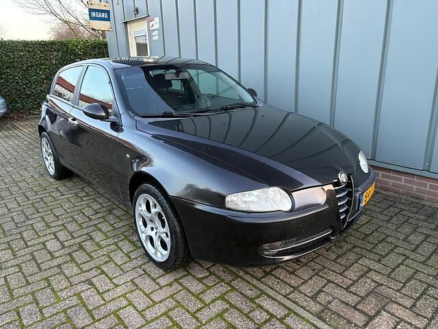 Zwart Gebruikt 2004 Alfa Romeo 147 Veloce Hatchback | € 1.500 - Afbeelding 1/4